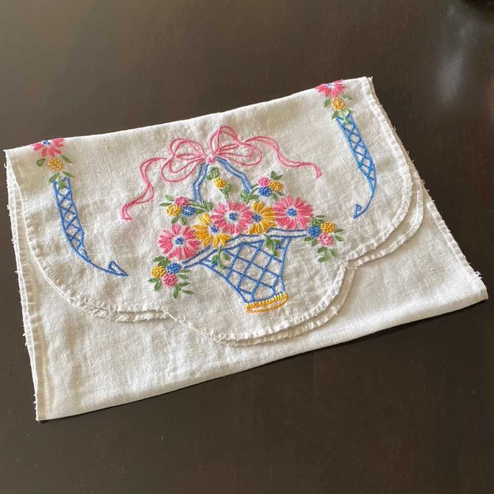Lovely Vintage Hand Embroidered Flower Basket Runner!!